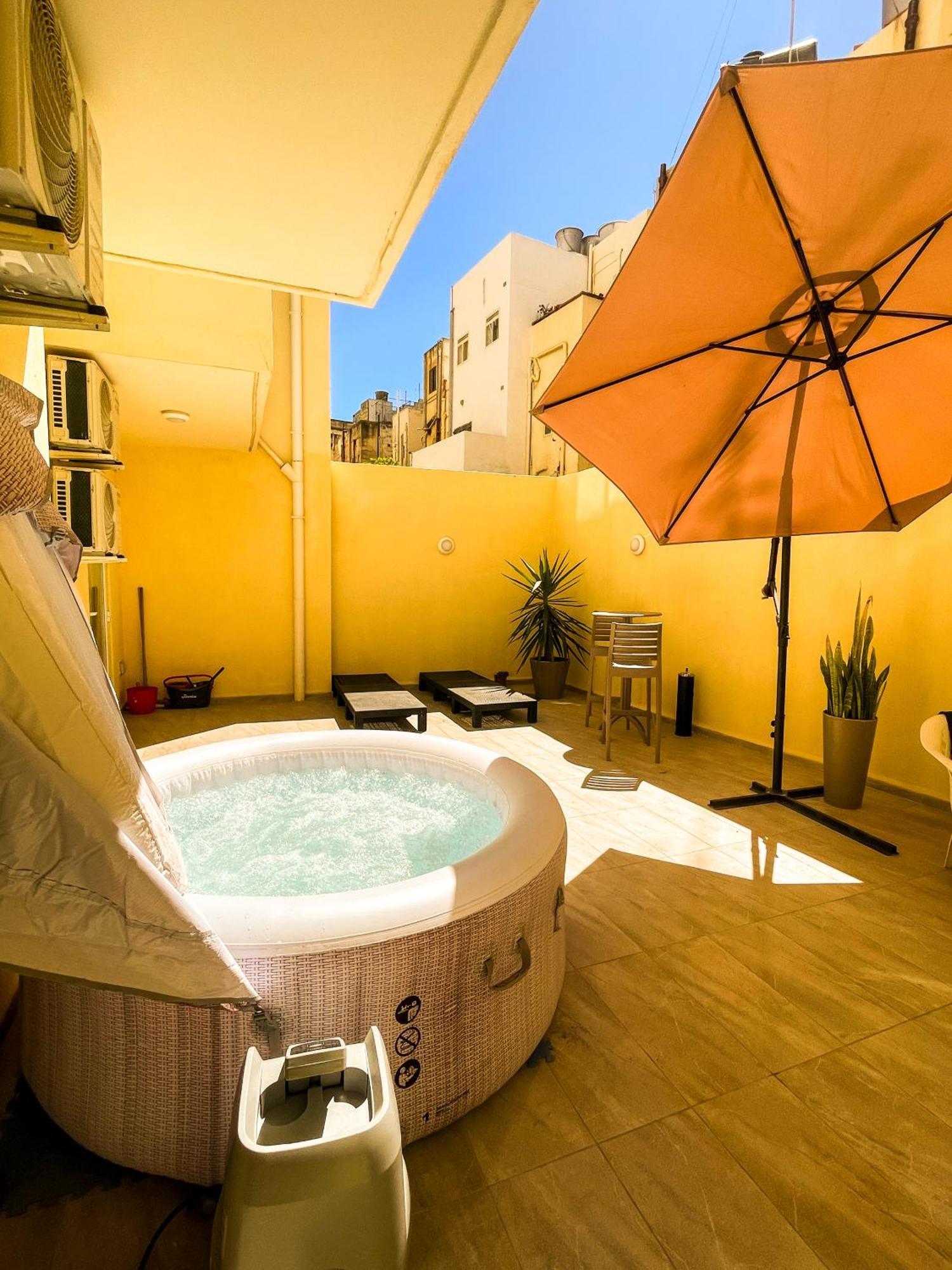 Appartamento Sliema Jacuzzi Flat Esterno foto